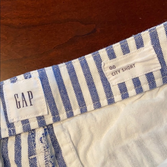Women’s GAP shorts - Picture 2 of 4